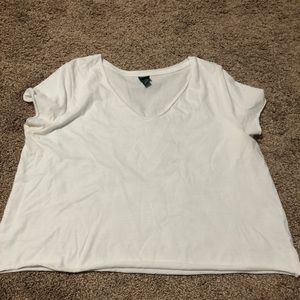 3/$25 💓 wild fable white raw edge cropped v neck